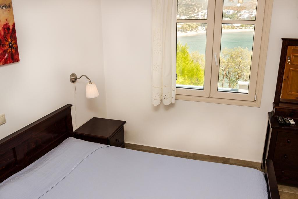 Almar Apartments Batsi Habitación foto